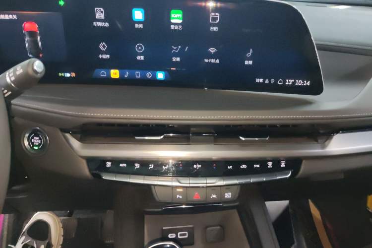 Used Cadillac XT4 2024 25T Two-Wheel Drive Fashion Edition Audio And AC Panel
