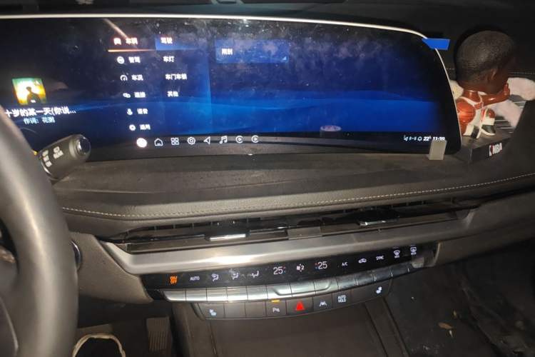 Used Cadillac XT4 2024 28T Two-Wheel-Drive Luxury Version Audio And AC Panel