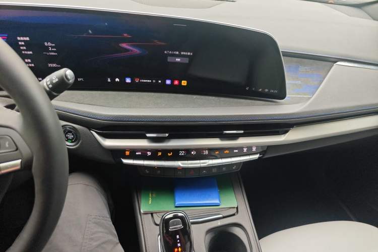 Used Cadillac XT4 2024 28T Two-Wheel-Drive Prestige Version Audio And AC Panel