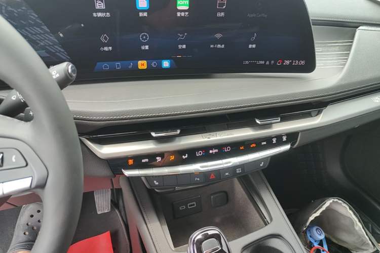 Used Cadillac XT4 2024 28T Two-Wheel-Drive Luxury Version Audio And AC Panel