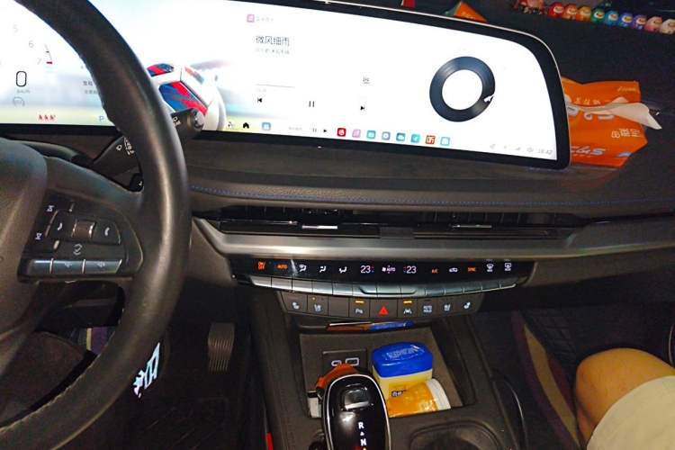 Used Cadillac XT4 2024 28T Two-Wheel-Drive Prestige Version Audio And AC Panel
