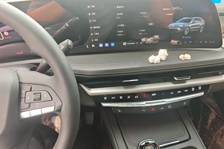 Used Cadillac XT4 2024 Facelift 28T Two-Wheel-Drive Luxury Version Audio And AC Panel