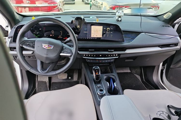 Used Cadillac XT4 2024 28T Two-Wheel-Drive Prestige Version Center Console