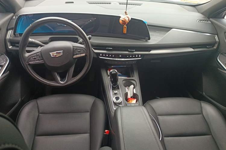 Used Cadillac XT4 2024 28T Two-Wheel-Drive Luxury Version Center Console