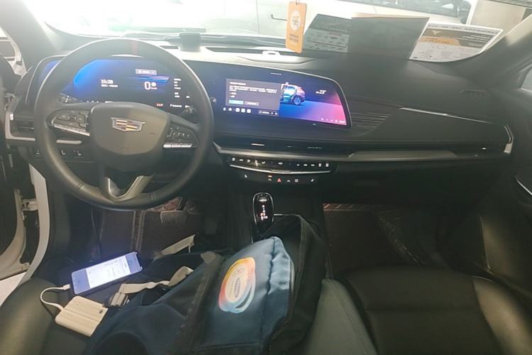 Used Cadillac XT4 2024 28T Two-Wheel-Drive Luxury Version Center Console