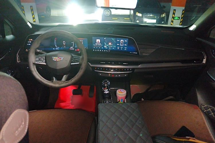 Used Cadillac XT4 2024 28T Two-Wheel-Drive Luxury Version Center Console