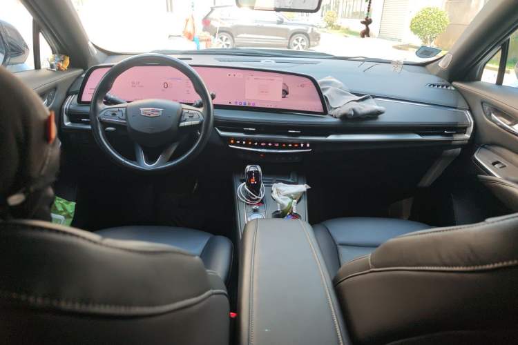 Used Cadillac XT4 2024 28T Two-Wheel-Drive Prestige Version Center Console