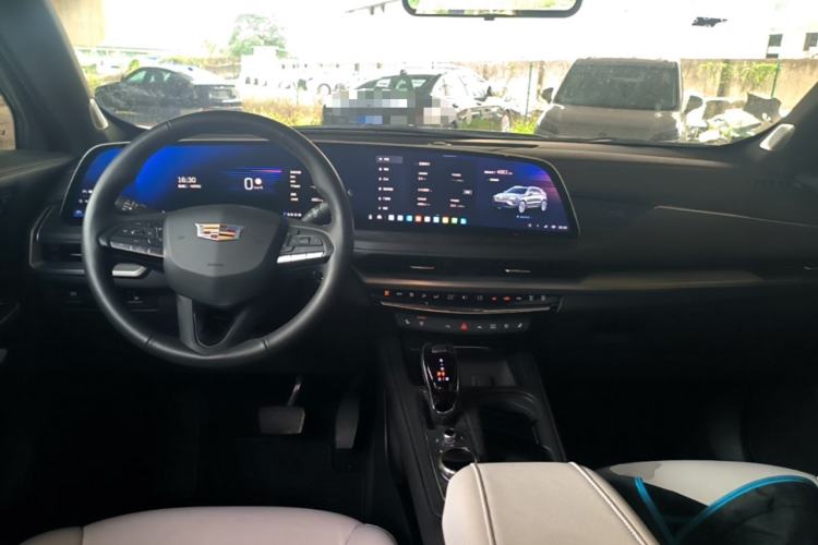 Used Cadillac XT4 2024 28T Two-Wheel-Drive Prestige Version Center Console