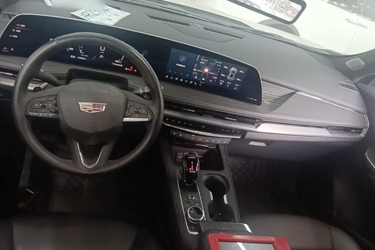 Used Cadillac XT4 2024 28T Two-Wheel-Drive Prestige Version Center Console