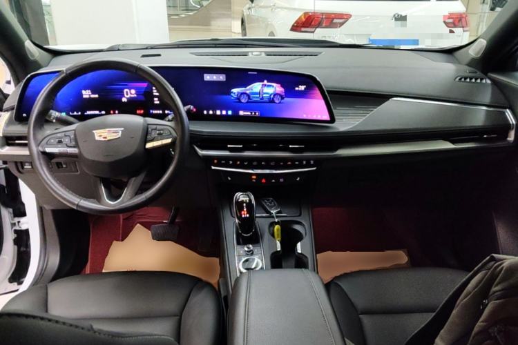 Used Cadillac XT4 2024 28T Two-Wheel-Drive Luxury Version Center Console