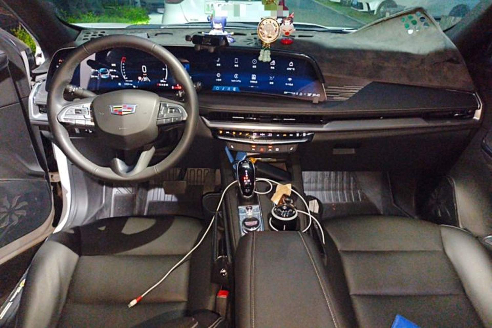Used Cadillac XT4 2024 28T Two-Wheel-Drive Luxury Version Center Console