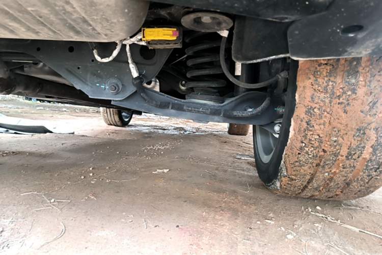 Used Cadillac XT4 2024 28T Two-Wheel-Drive Prestige Version Chassis Rear Right