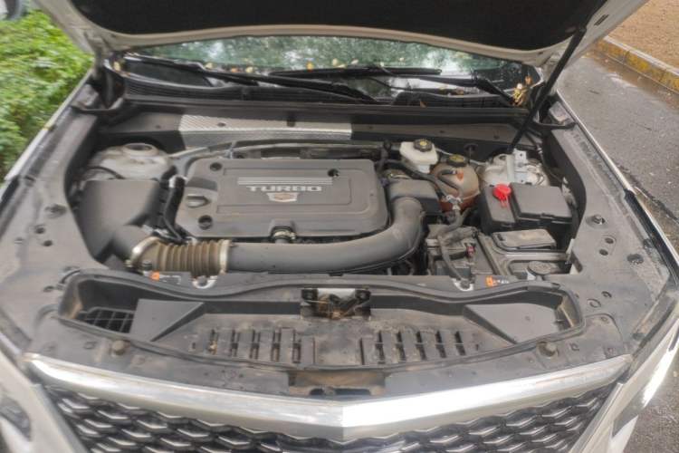 Used Cadillac XT4 2024 28T Two-Wheel-Drive Luxury Version Engine Bay