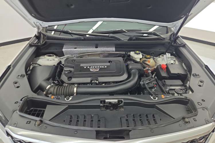 Used Cadillac XT4 2024 28T Two-Wheel-Drive Luxury Version Engine Bay