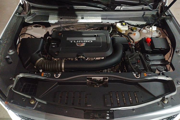 Used Cadillac XT4 2024 28T Two-Wheel-Drive Luxury Version Engine Bay