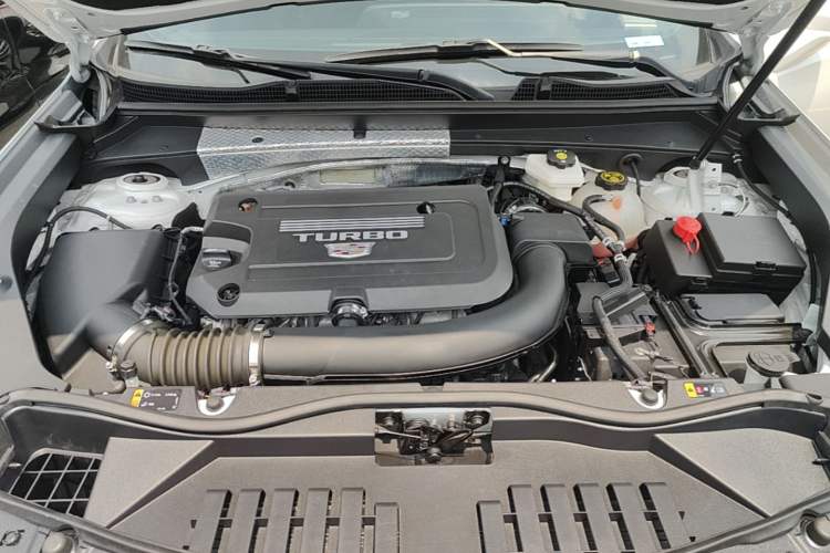 Used Cadillac XT4 2024 28T Two-Wheel-Drive Luxury Version Engine Bay