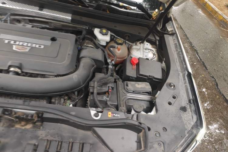 Used Cadillac XT4 2024 28T Two-Wheel-Drive Luxury Version Engine Bay Left