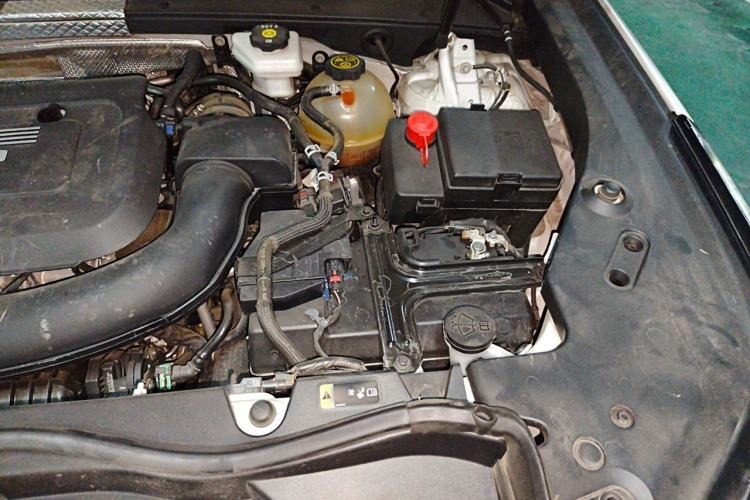 Used Cadillac XT4 2024 28T Two-Wheel-Drive Prestige Version Engine Bay Left