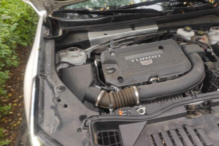 Used Cadillac XT4 2024 28T Two-Wheel-Drive Luxury Version Engine Bay Right
