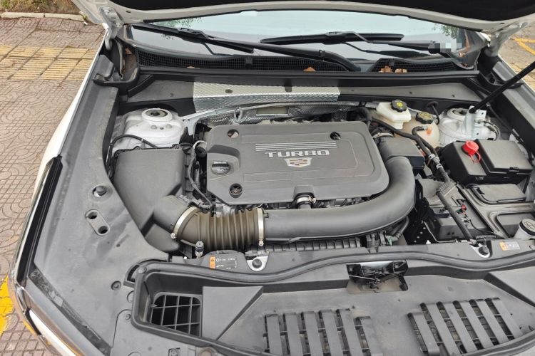 Used Cadillac XT4 2024 28T Two-Wheel-Drive Prestige Version Engine Bay Right