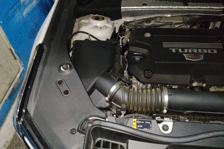 Used Cadillac XT4 2024 28T Two-Wheel-Drive Prestige Version Engine Bay Right