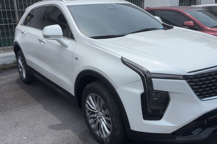 Used Cadillac XT4 2024 28T Two-Wheel-Drive Luxury Version Exterior 3