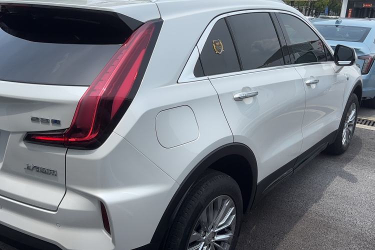 Used Cadillac XT4 2024 28T Two-Wheel-Drive Luxury Version Exterior 4