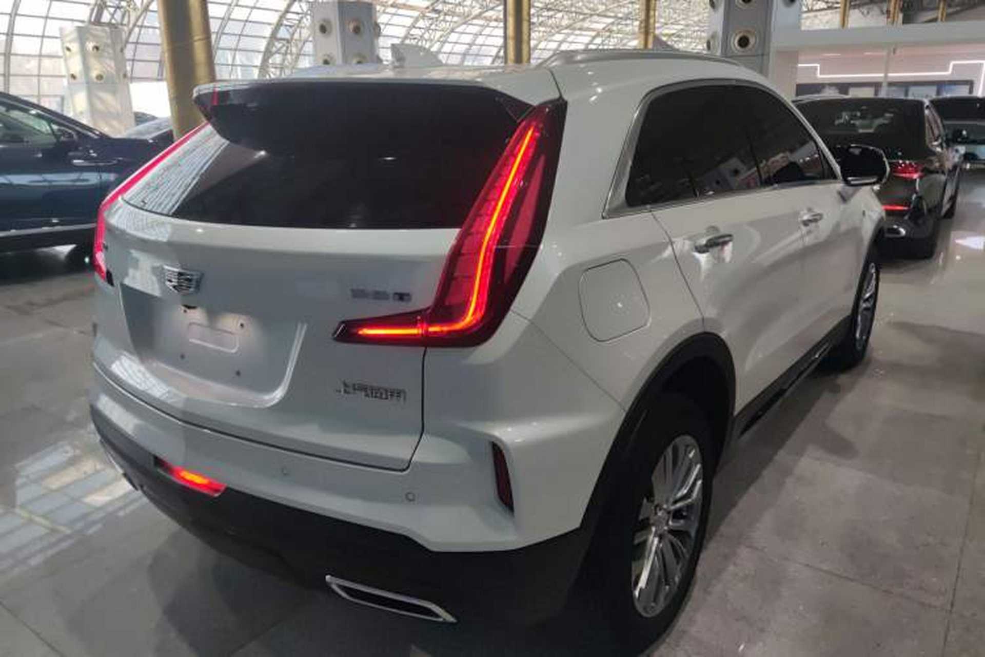 Used Cadillac XT4 2024 28T Two-Wheel-Drive Luxury Version Exterior 5