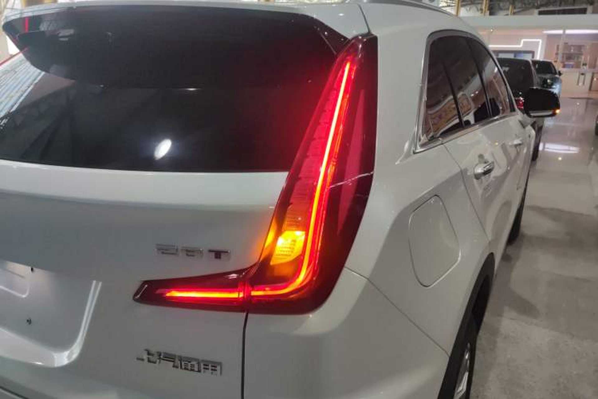 Used Cadillac XT4 2024 28T Two-Wheel-Drive Luxury Version Exterior 6