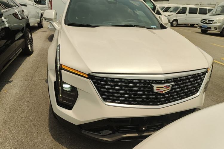 Used Cadillac XT4 2024 28T Two-Wheel-Drive Luxury Version Front