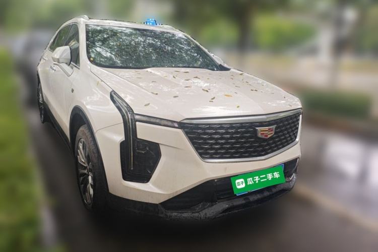 Used Cadillac XT4 2024 28T Two-Wheel-Drive Luxury Version Front Right 45 Deg