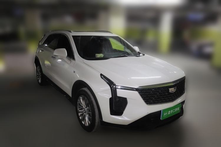 Used Cadillac XT4 2024 28T Two-Wheel-Drive Luxury Version Front Right 45 Deg