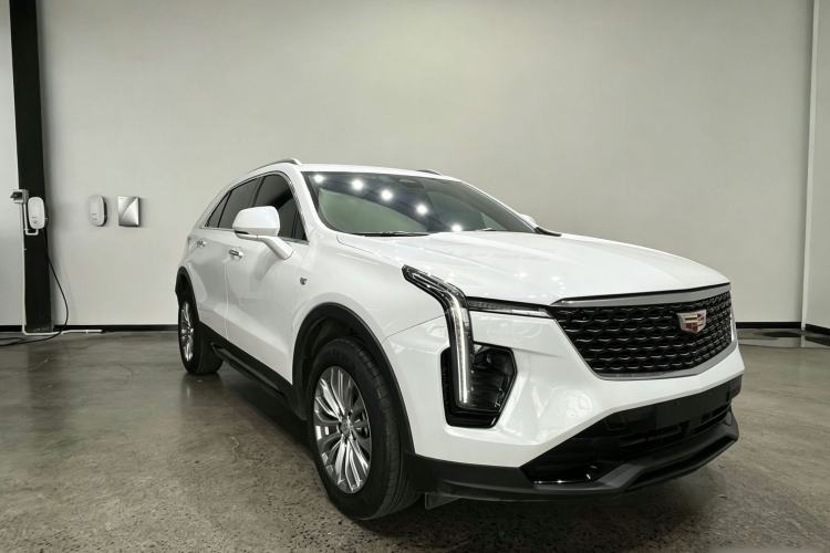 Used Cadillac XT4 2024 28T Two-Wheel-Drive Luxury Version Front Right 45 Deg