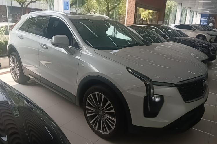 Used Cadillac XT4 2024 28T Two-Wheel-Drive Prestige Version Front Right 45 Deg