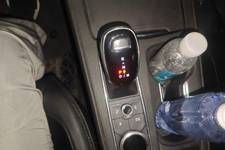 Used Cadillac XT4 2024 28T Two-Wheel-Drive Luxury Version Gear Lever