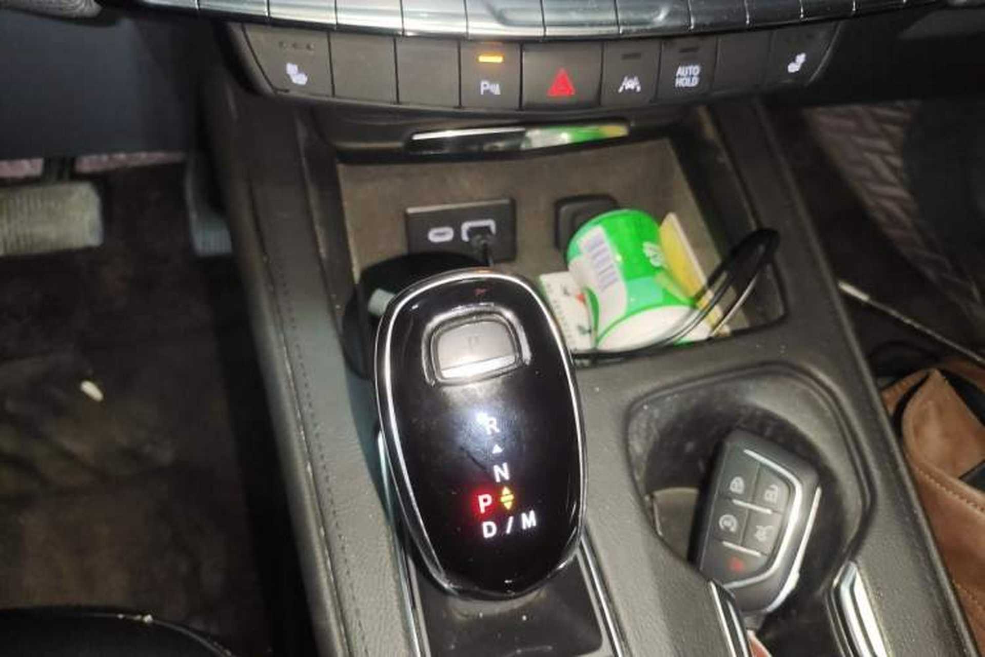 Used Cadillac XT4 2024 28T Two-Wheel-Drive Luxury Version Gear Lever