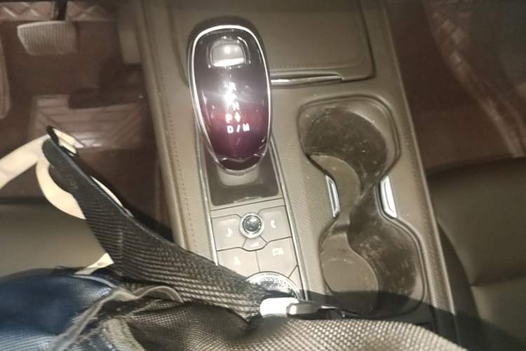 Used Cadillac XT4 2024 28T Two-Wheel-Drive Luxury Version Gear Lever