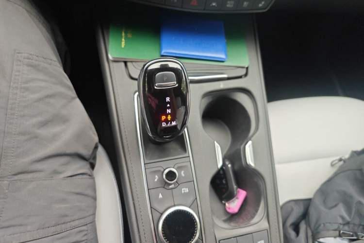 Used Cadillac XT4 2024 28T Two-Wheel-Drive Prestige Version Gear Lever