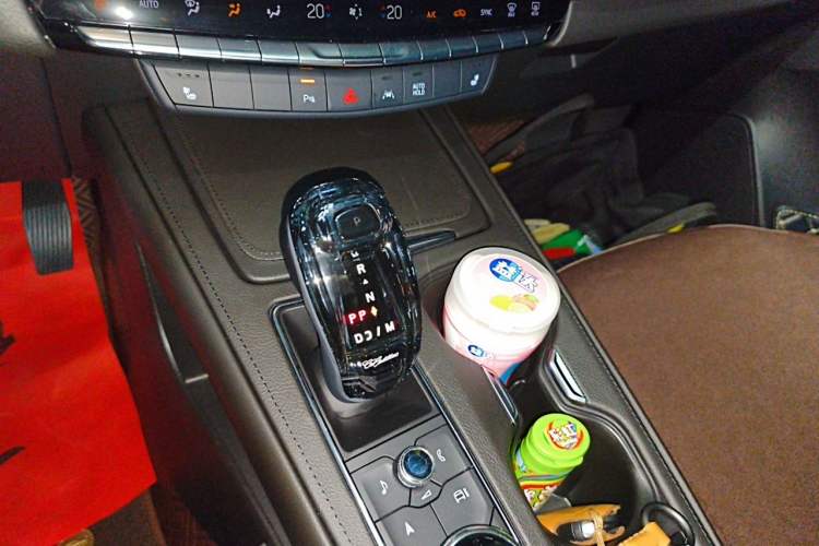 Used Cadillac XT4 2024 28T Two-Wheel-Drive Luxury Version Gear Lever