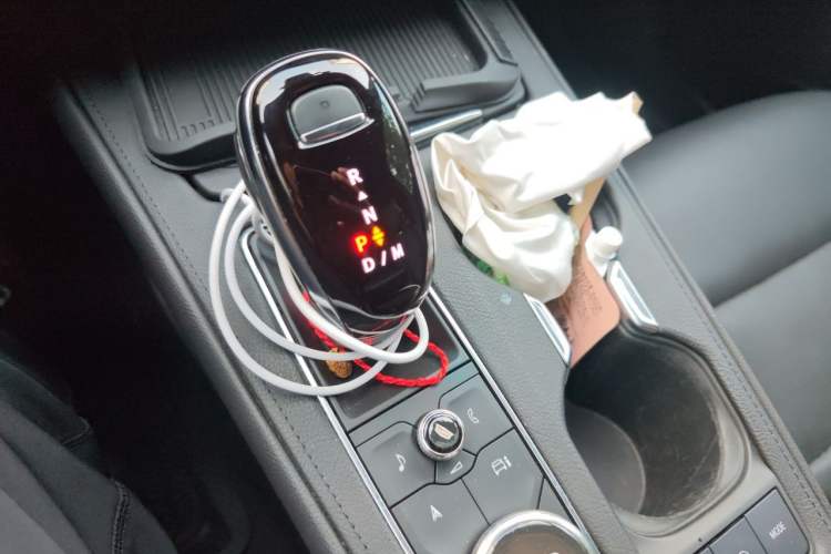 Used Cadillac XT4 2024 28T Two-Wheel-Drive Prestige Version Gear Lever
