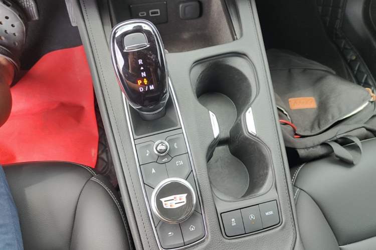 Used Cadillac XT4 2024 28T Two-Wheel-Drive Luxury Version Gear Lever