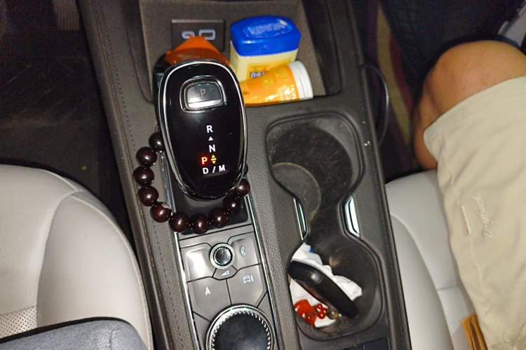 Used Cadillac XT4 2024 28T Two-Wheel-Drive Prestige Version Gear Lever