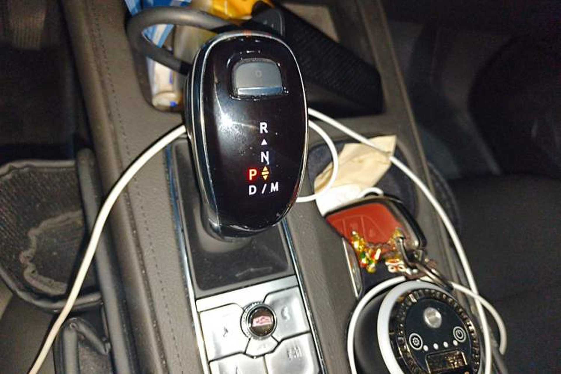 Used Cadillac XT4 2024 28T Two-Wheel-Drive Luxury Version Gear Lever
