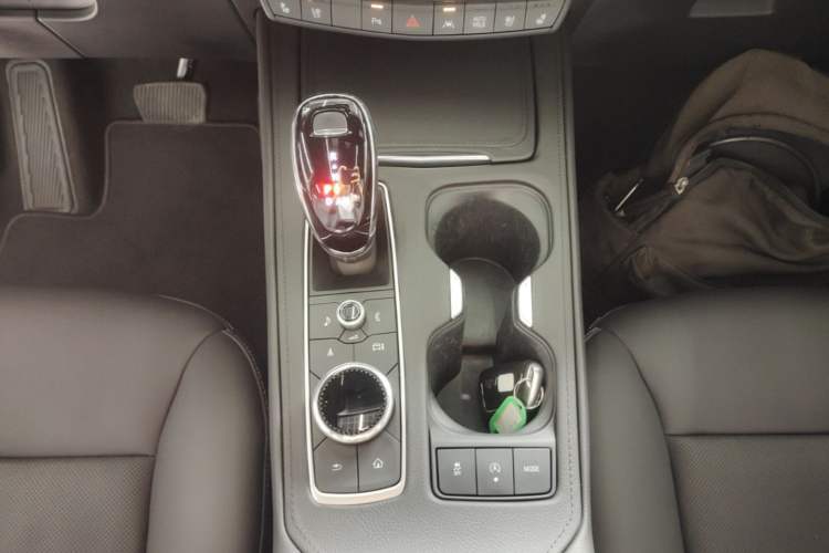 Used Cadillac XT4 2024 Facelift 28T Two-Wheel-Drive Prestige Version Gear Lever