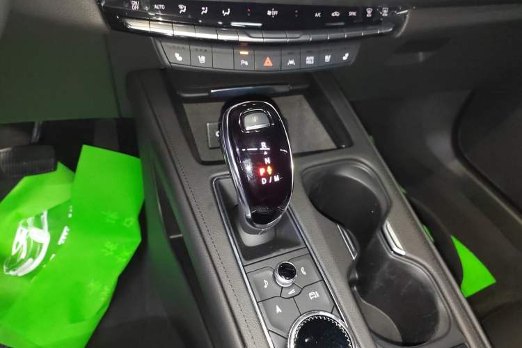 Used Cadillac XT4 2024 28T Two-Wheel-Drive Prestige Version Gear Lever