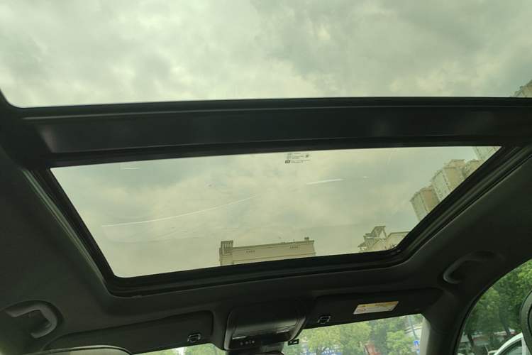 Used Cadillac XT4 2024 28T Two-Wheel-Drive Luxury Version Headliner