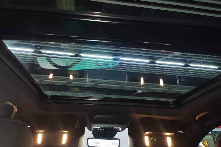 Used Cadillac XT4 2024 28T Two-Wheel-Drive Prestige Version Headliner