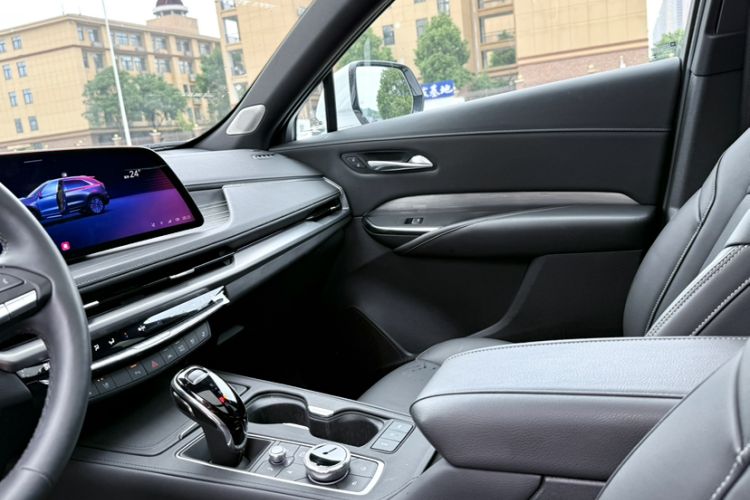 Used Cadillac XT4 2024 Facelift 28T Two-Wheel-Drive Prestige Version Interior 1