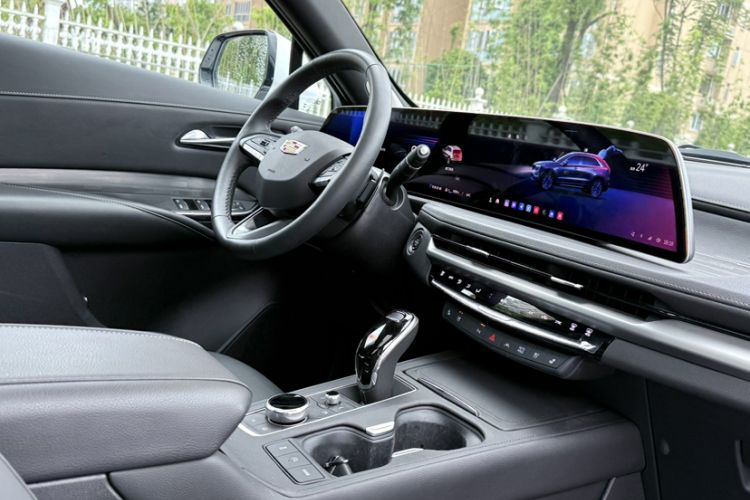 Used Cadillac XT4 2024 Facelift 28T Two-Wheel-Drive Prestige Version Interior 14