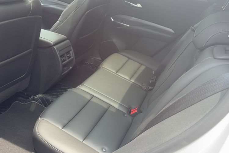 Used Cadillac XT4 2024 28T Two-Wheel-Drive Luxury Version Interior 2